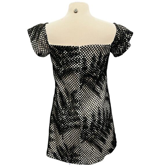 Anthropologie Hutch Off the Shoulder Cap Sleeve Black/White
Dress Size 6 - Picture 4 of 6